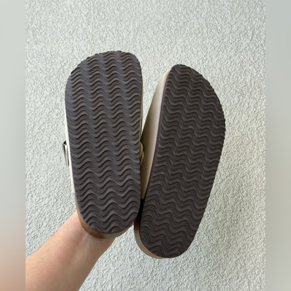 CUSHIONAIRE Hana Cork Footbed Womens Clogs Comfortable Vegan Suede Clogs  8 - Picture 8 of 12